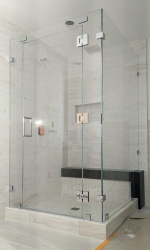 90 Degree Shower with Custom Bench Cutout with Transum
