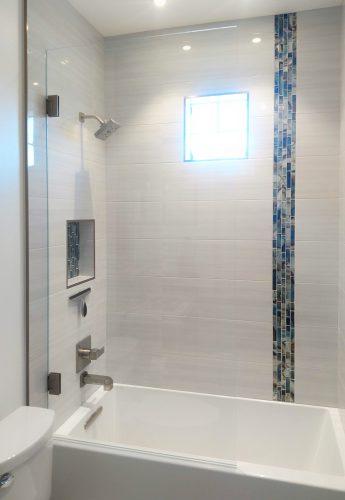 Splash Door on a Bathtub