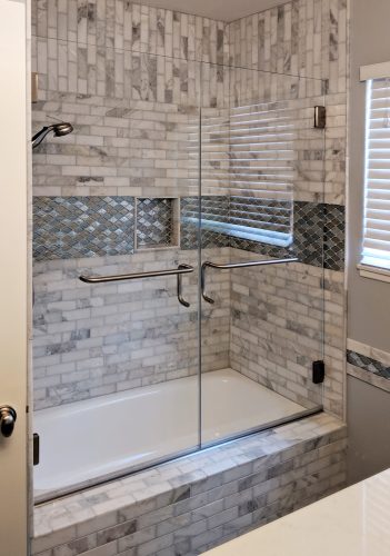 Double Glass Doors Tub with Towel Bar/Handle Comb